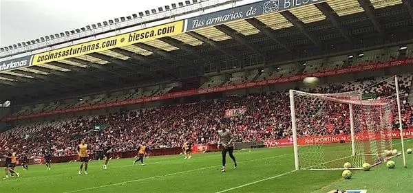 Más de 6.000 personas presencian el entrenamiento del Sporting en El Molinón Sporting1905