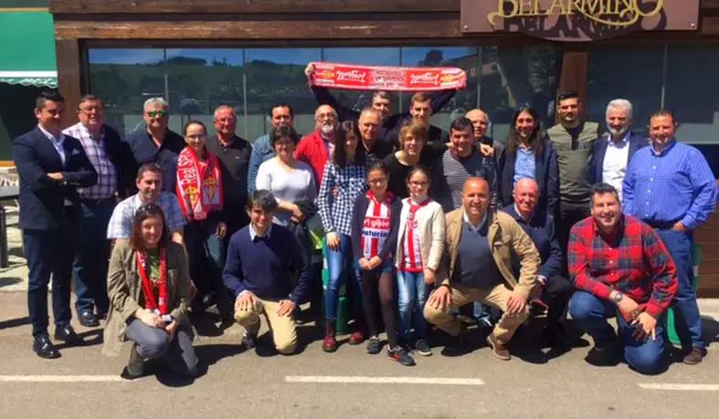 La Peña Sportinguista El Arbolón conmemoró su 32º aniversario Sporting1905