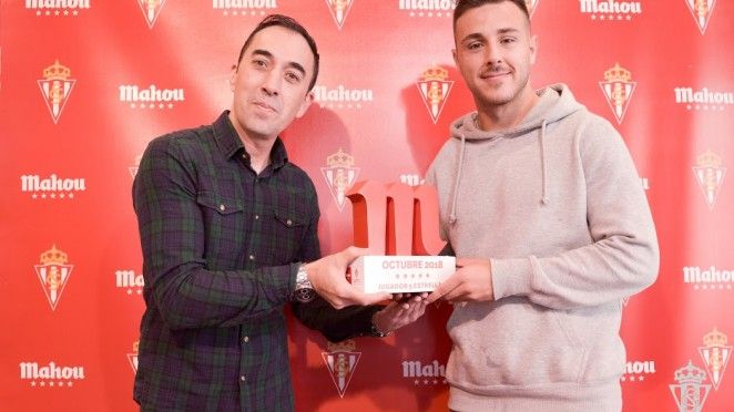 Traver recibe el premio Jugador Cinco Estrellas de octubre Sporting1905