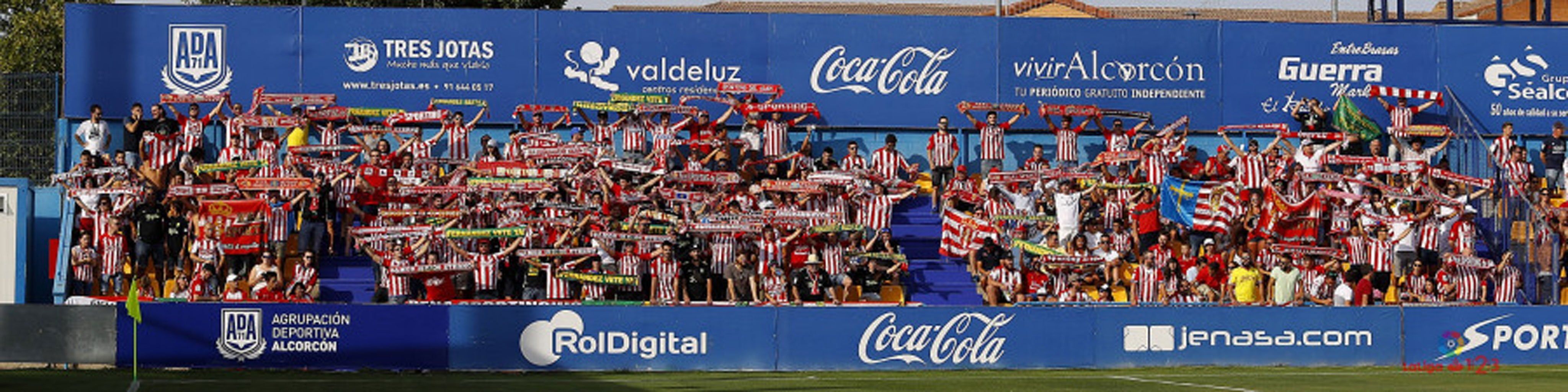 📷 La Mareona presente en el estadio Santo Domingo Sporting1905