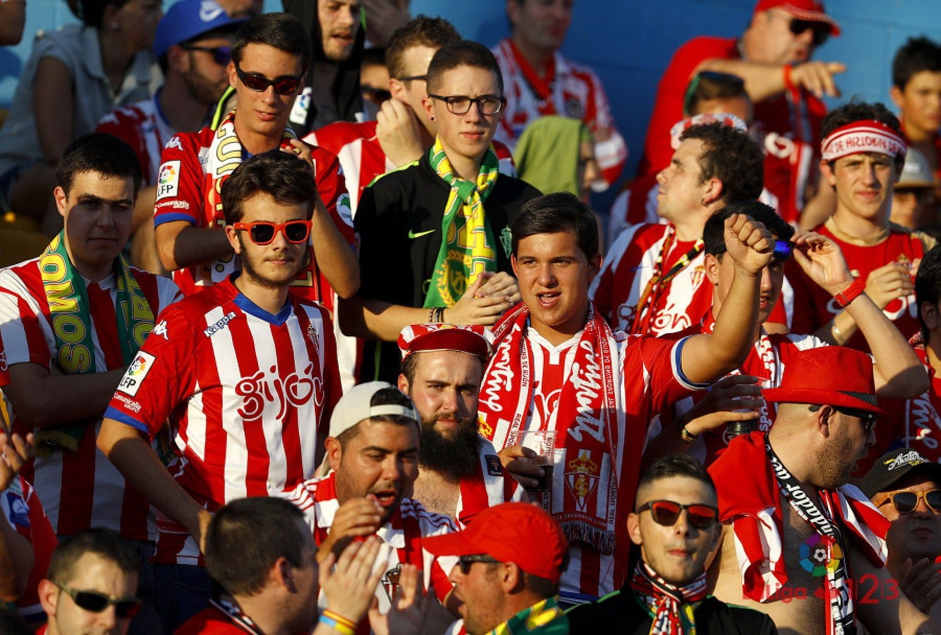 📷 La Mareona presente en el estadio Santo Domingo Sporting1905