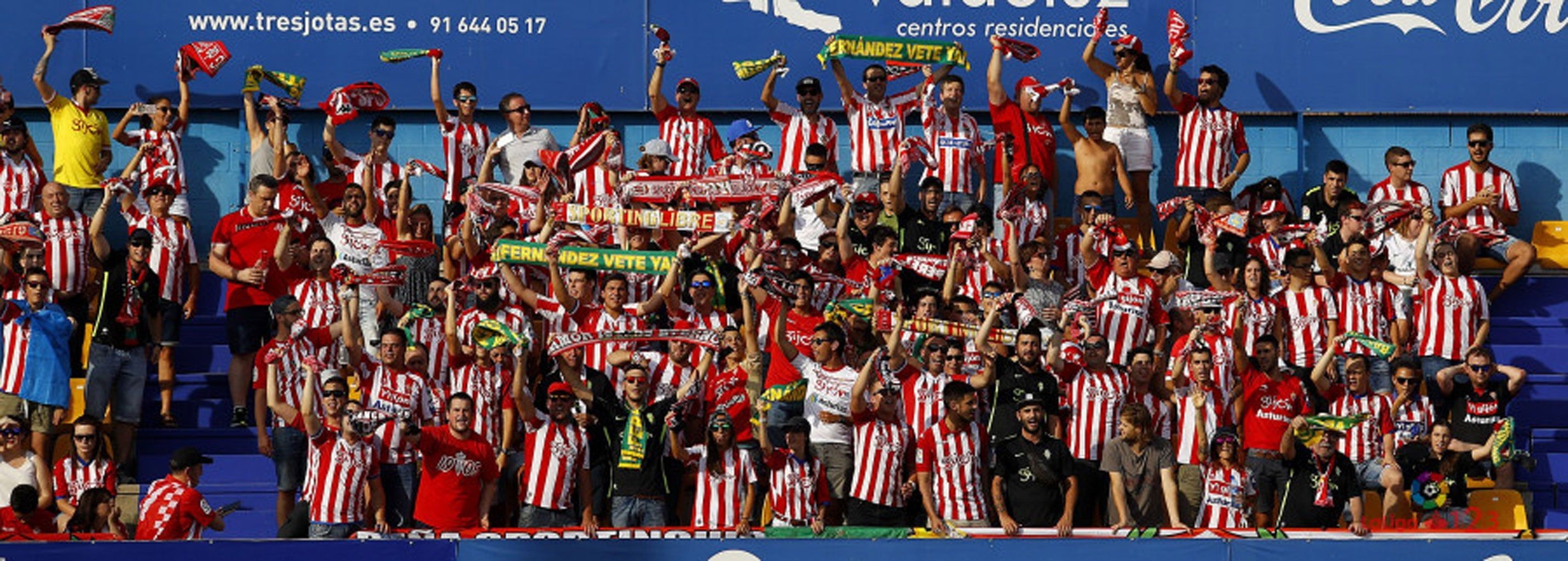 📷 La Mareona presente en el estadio Santo Domingo Sporting1905