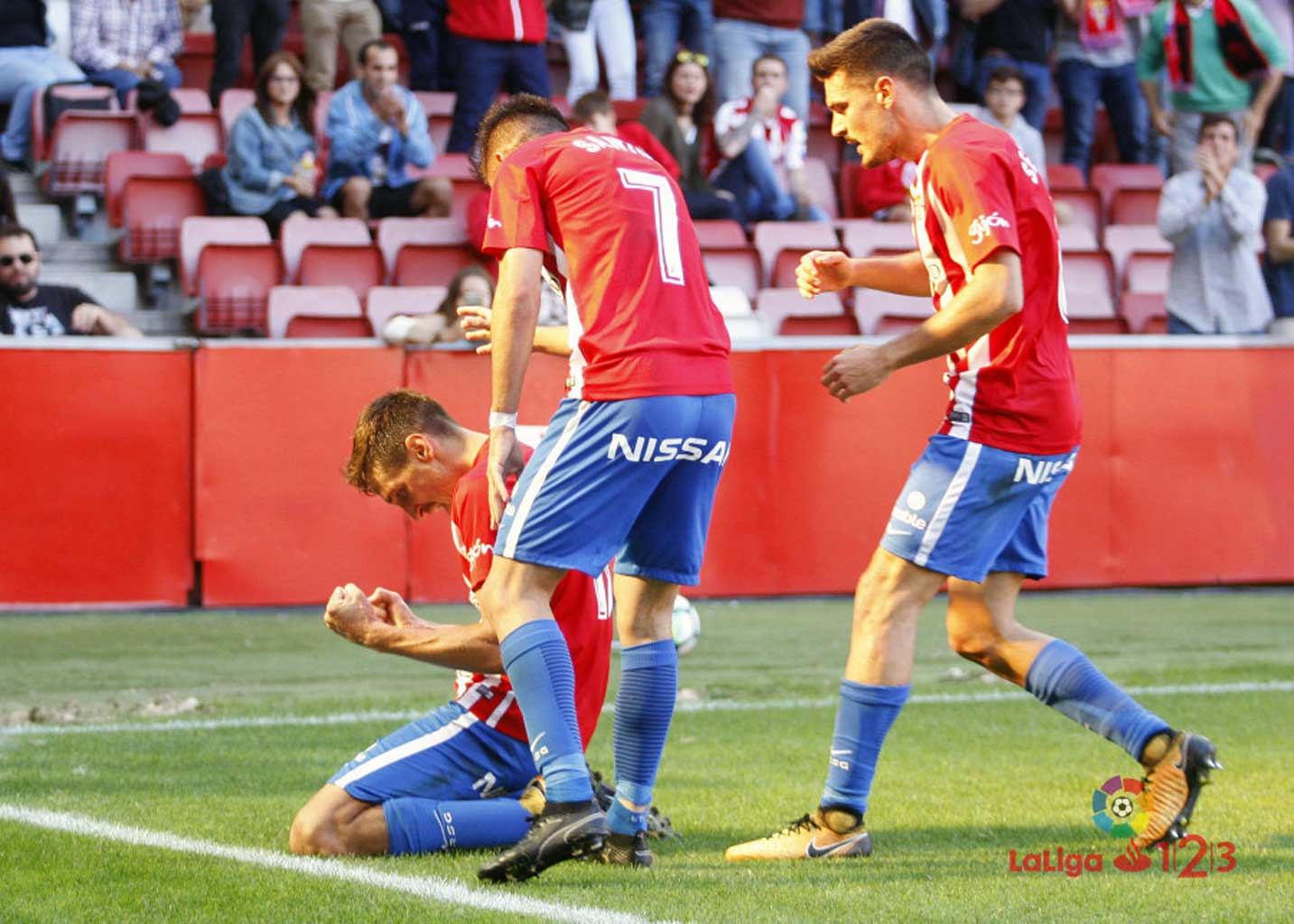 Un Sporting práctico supera al filial del Sevilla pese a fallar dos penaltis Sporting1905