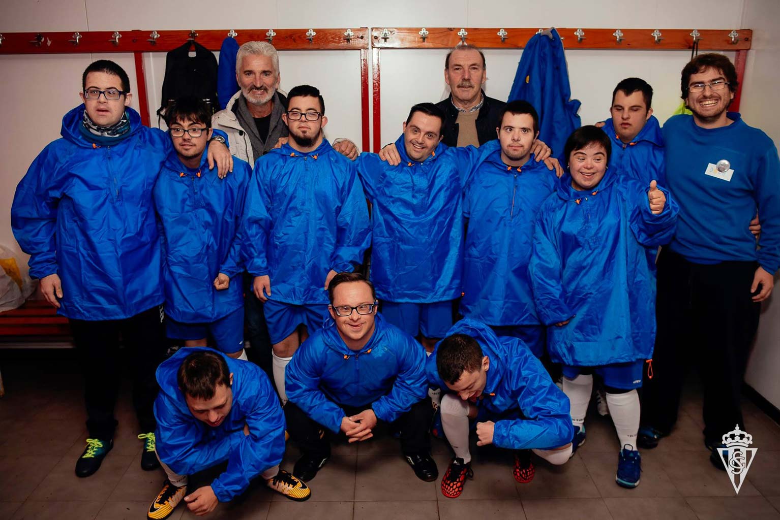 Cundi y Redondo visitan el entrenamiento del equipo de Down Asturias Sporting1905