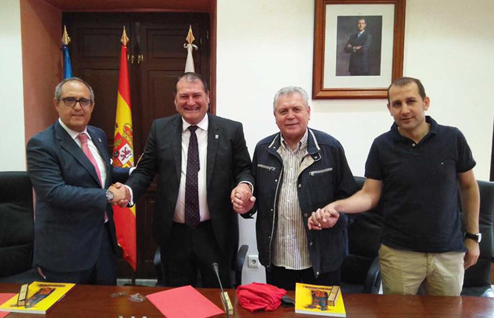 La Fundación del Sporting colabora en la creación de escuela de fútbol de Vegadeo Sporting1905