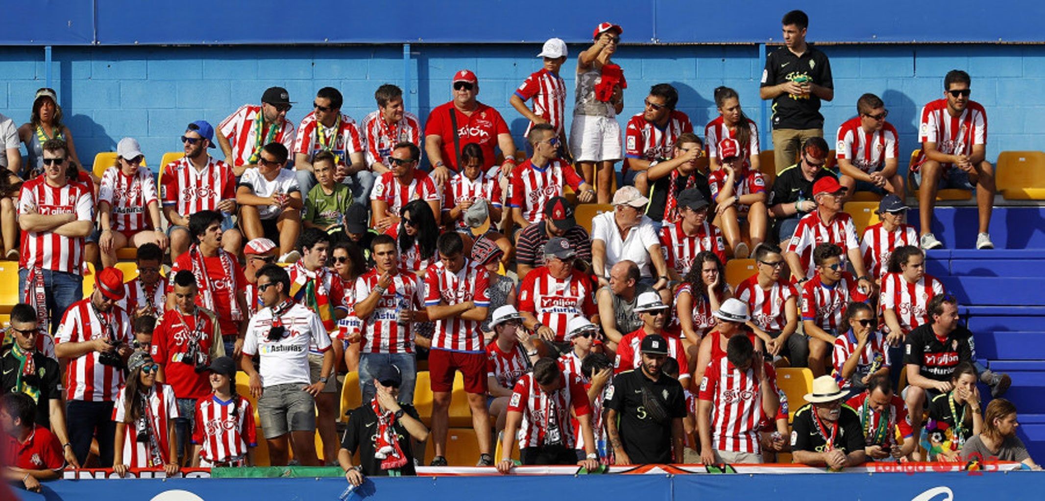 📷 La Mareona presente en el estadio Santo Domingo Sporting1905