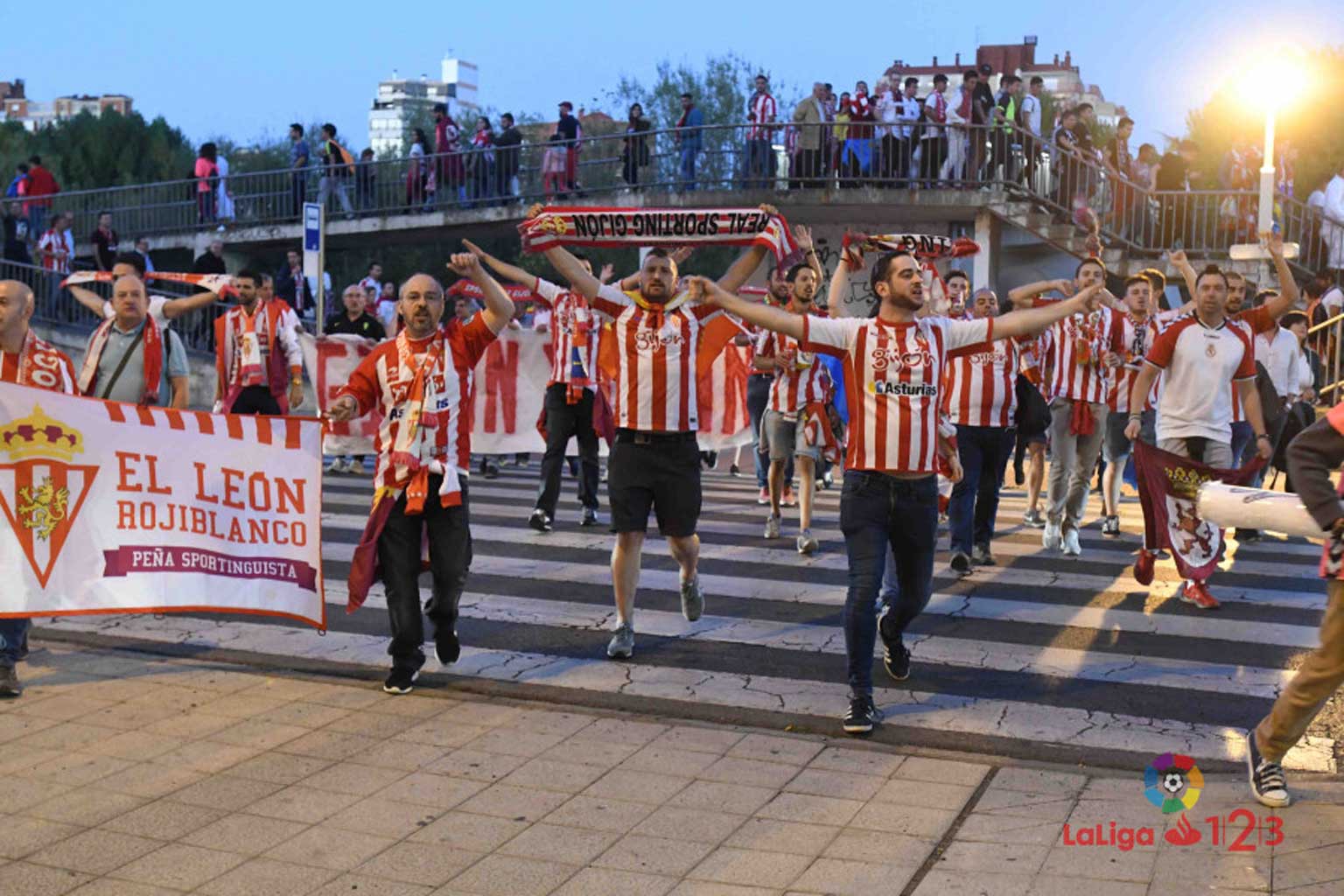 📷 1.500 sportinguistas invaden León Sporting1905