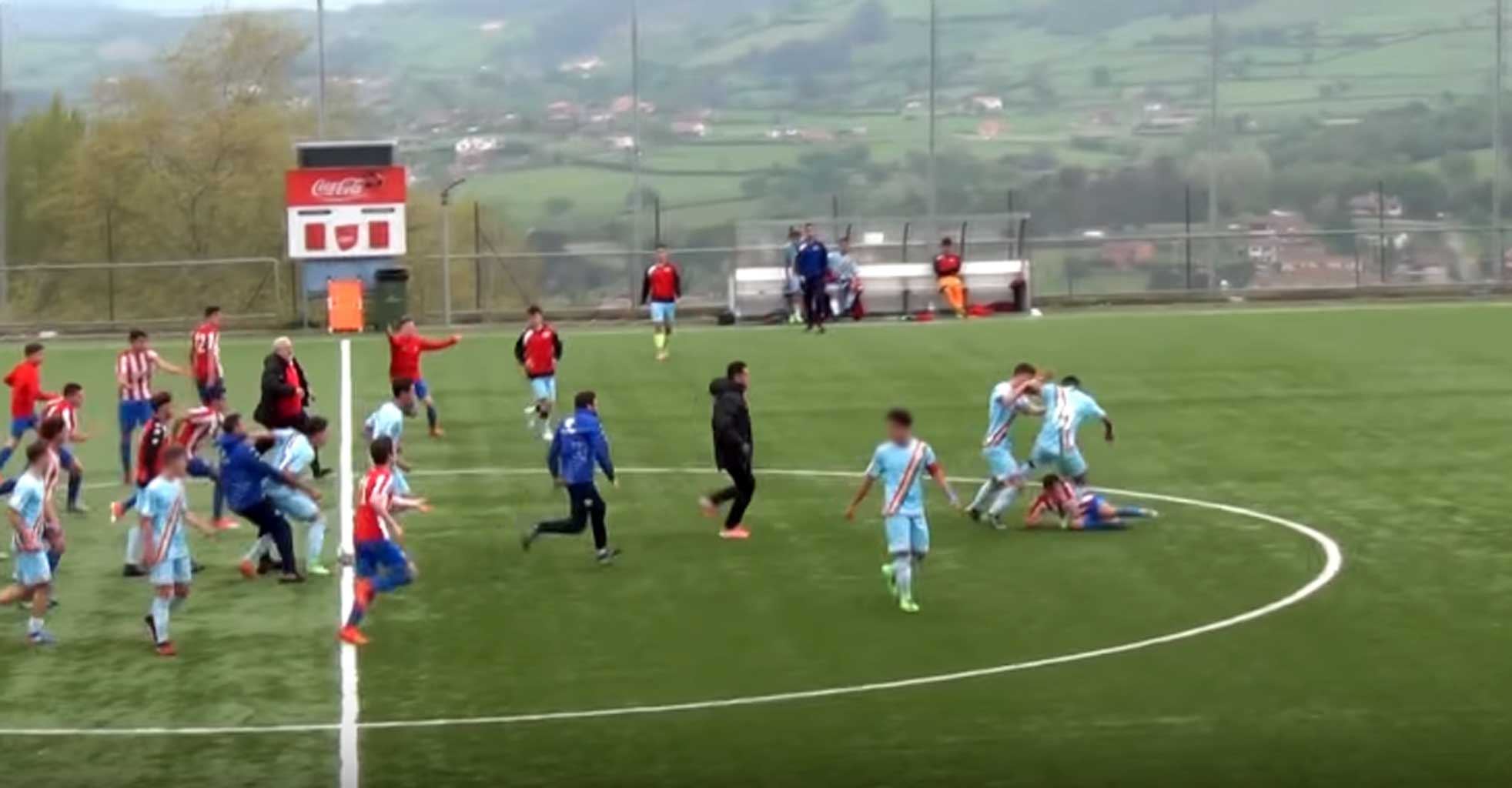 🎥 Gran tangana entre jugadores cadete del Sporting y Rayo en la Oviedo Cup Sporting1905