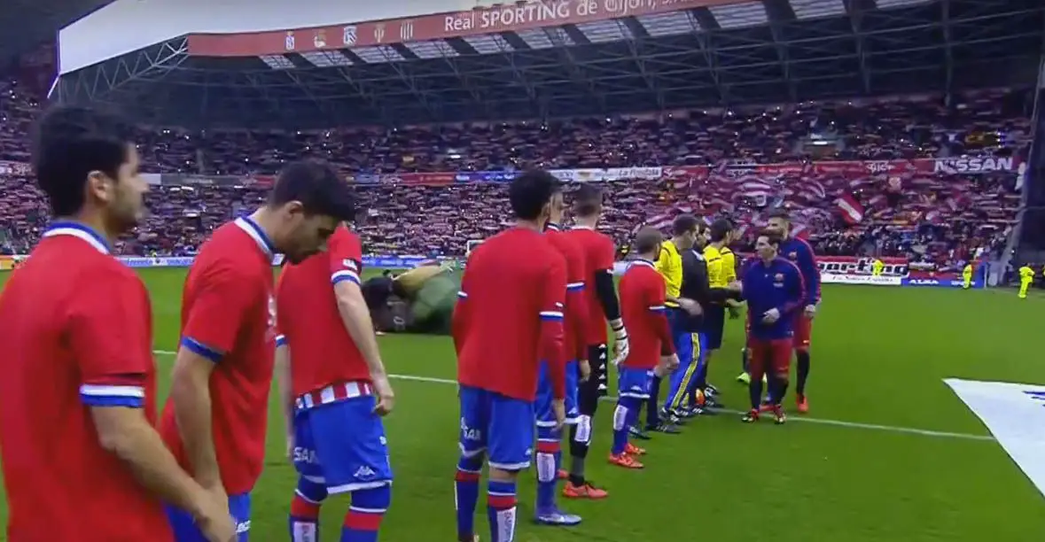 Así rugió El Molinón cantando el himno del Real Sporting para recibir al Barça Sporting1905