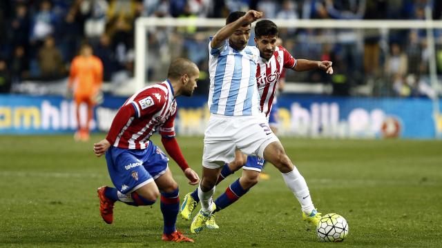 La derrota por la mínina en Málaga agudiza la crisis del Sporting Sporting1905