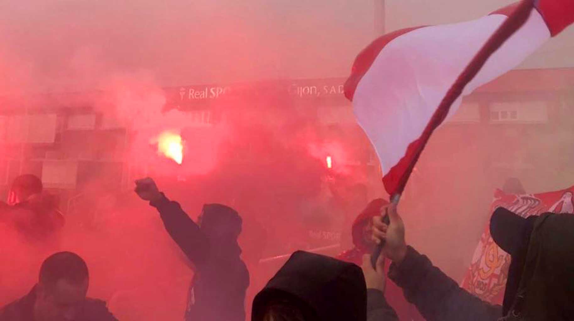 Ultra Boys llena de color y cánticos el entrenamiento del Sporting en Mareo Sporting1905