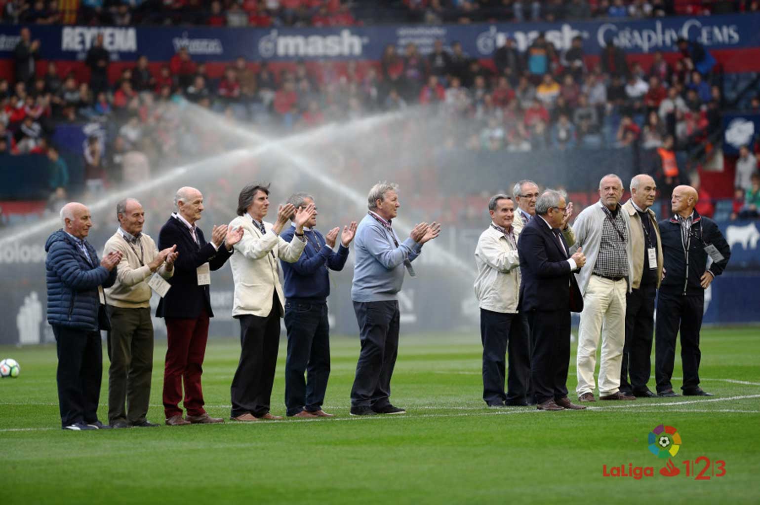 El Sadar conmemoró el 50 aniversario de su primer partido, disputado precisamente ante el Sporting Sporting1905