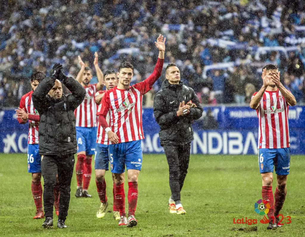 Barba vio su quinta amarilla Sporting1905