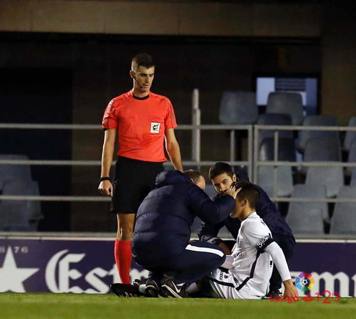 Nacho Méndez da el susto y Rubén García jugó con una férula Sporting1905