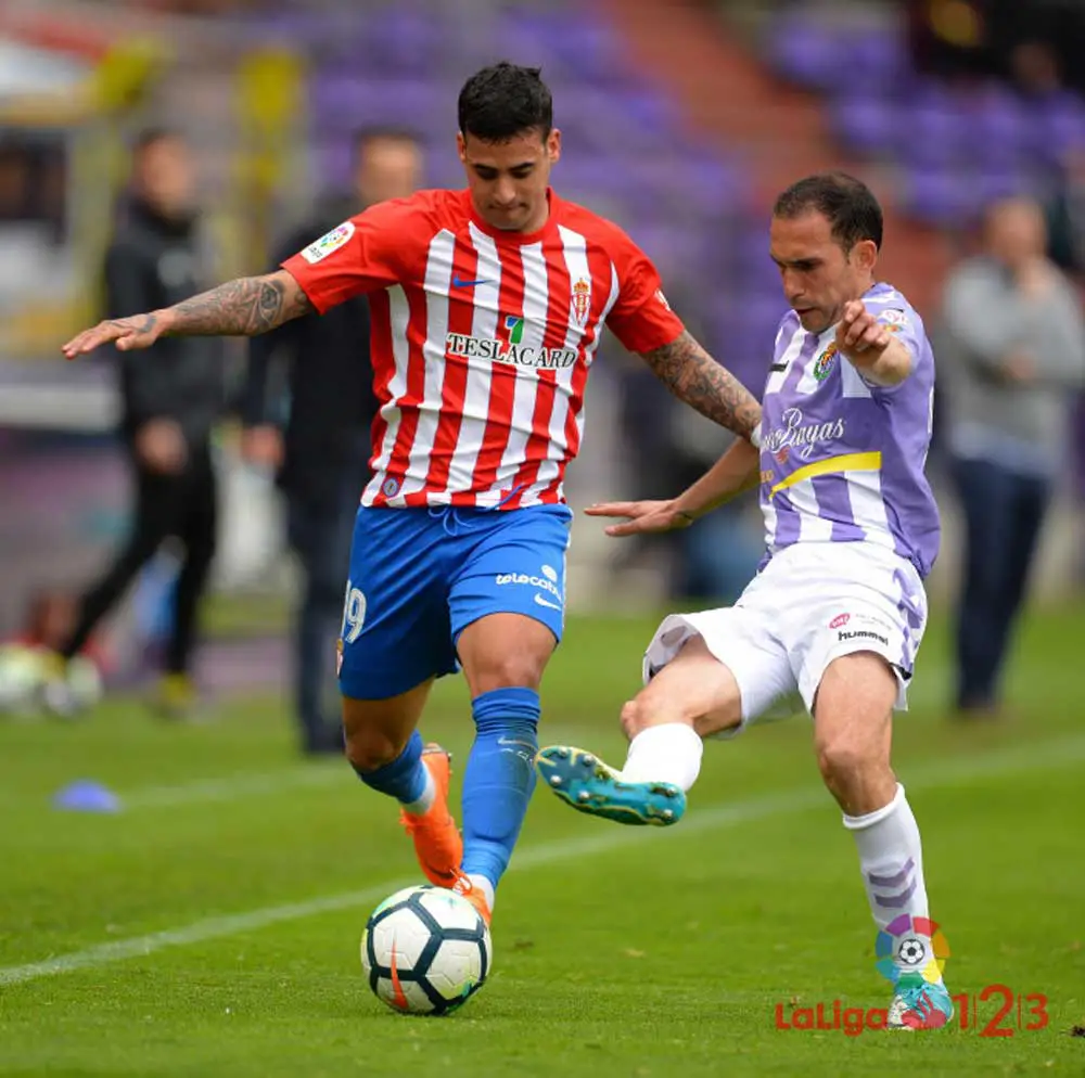 Barba y Nano Mesa en el parte médico tras el partido en Valladolid Sporting1905