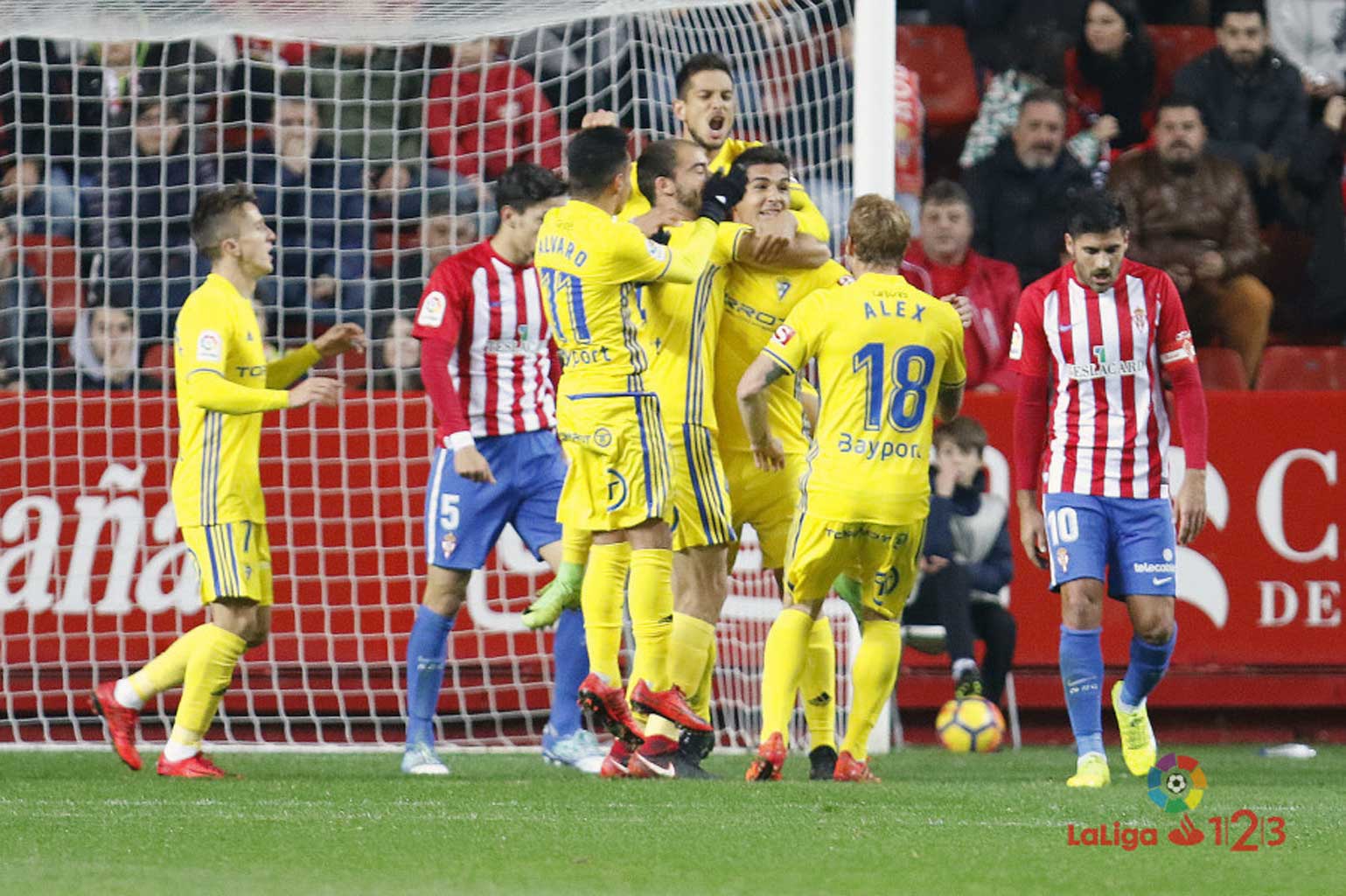 Primera derrota de la temporada en El Molinón ante el Cádiz CF Sporting1905