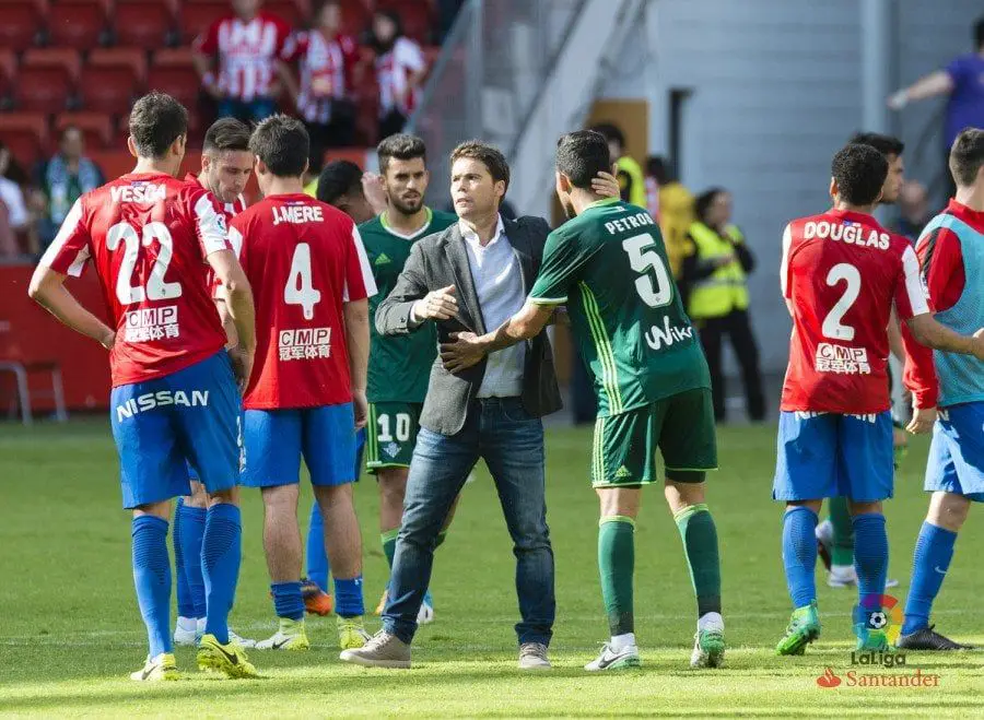 El Sporting se despide de Primera División ante el Betis Sporting1905