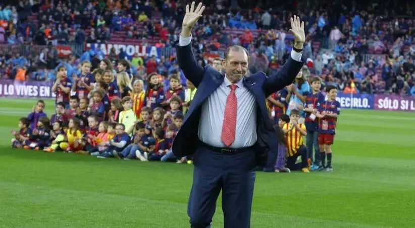 Quini recibe el escudo de oro y brillantes del Barça Sporting1905