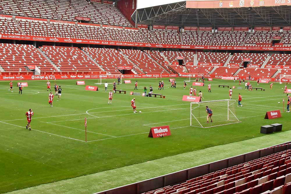 Casi 500 sportinguistas han disfrutado jugando en El Molinón el “Partido de las Estrellas” Sporting1905